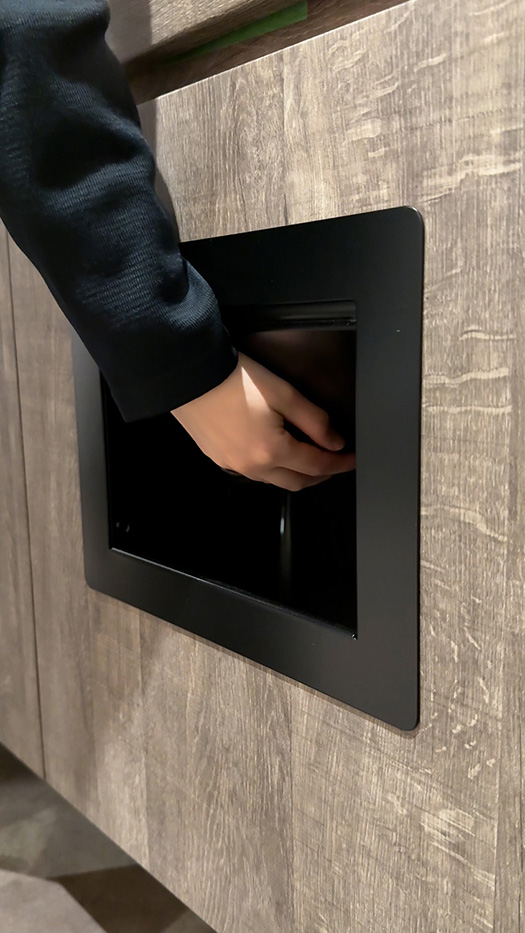 ステンレス ダンパー付屑入投入口 AZ-GD型の施工例・採用事例