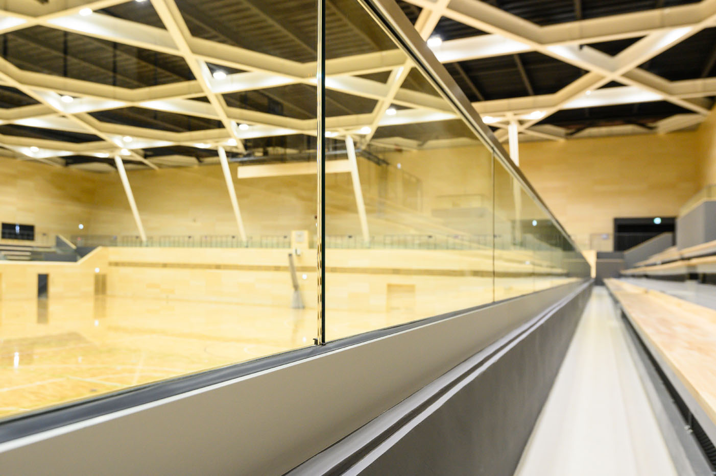 ガラスフェンス用バラストレイド Proタイプ床付用の施工例・採用事例