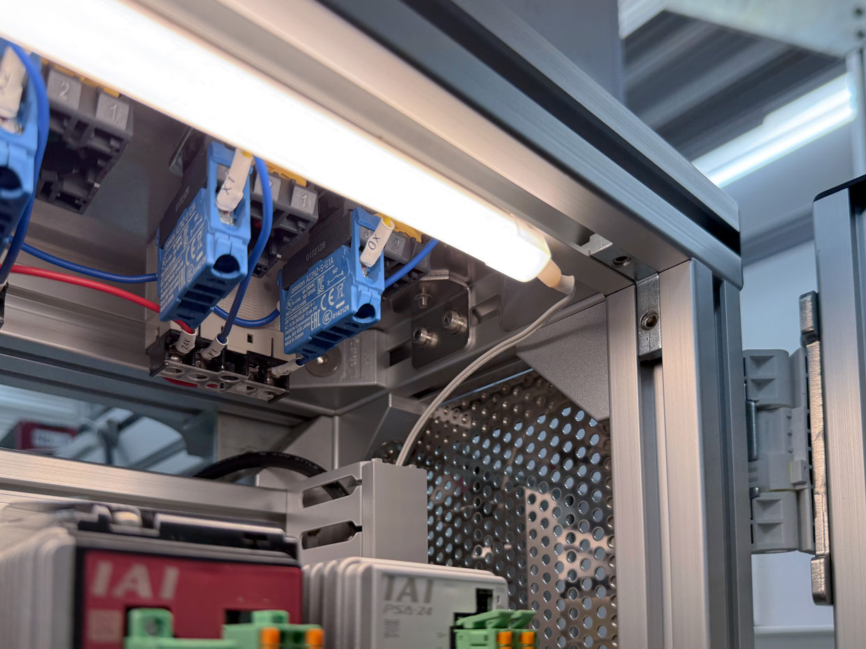 LEDテープライト LED-TAPE-F型の使用例・採用事例